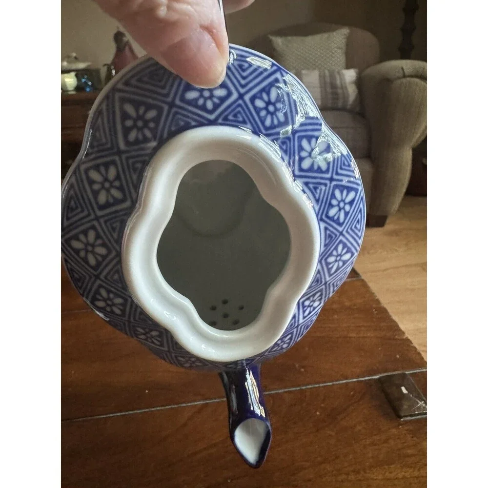 Bombay Teapot w/ Strainer Ceramic Cobalt‎ Blue White Floral Asian